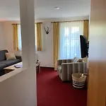Rotenstein Apartment *